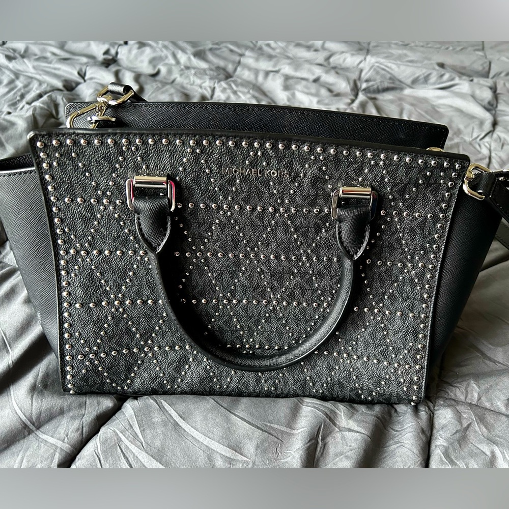 MICHAEL KORS Women's MK Signature SELMA Black MD TZ Satchel Bag